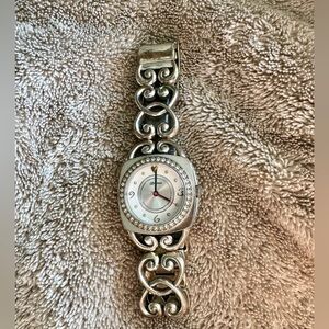 Pretty Brighton Bayfront watch 6”-7” needs a new battery and needs cleaning